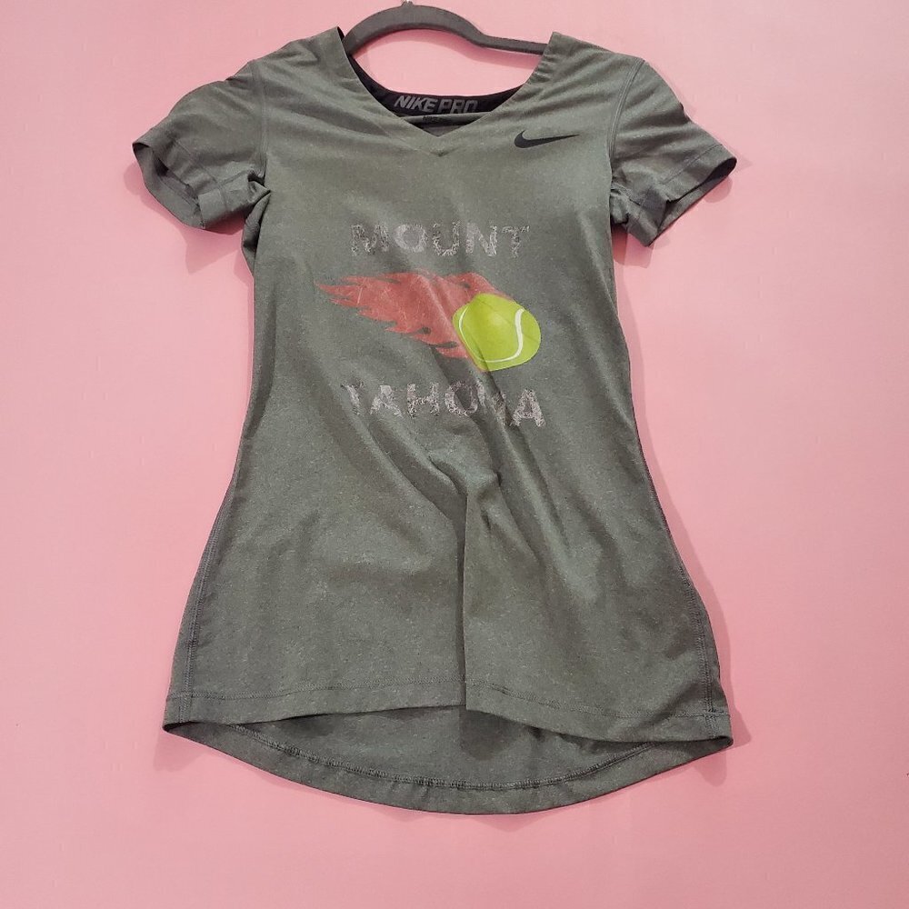 🎾 Nike Pro Tennis Mount Tahoma Ramirez Work Out Short Sleeve Shirt 🎾 - Picture 1 of 6